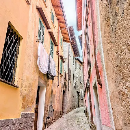 Via Torrazza 19 * Dongo