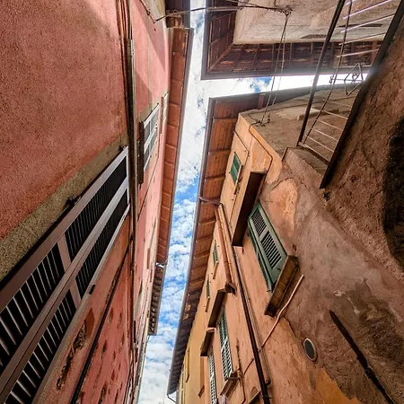 Via Torrazza 19 Dongo